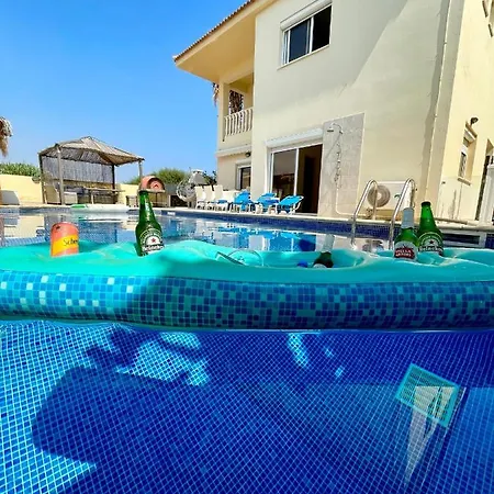 Mediterranean Breeze Vila